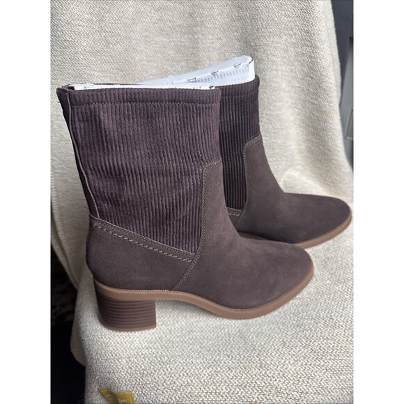 Clarks Women's Lileigh Holly Ankle Boot, Dark Brown Suede 10 M NIB NEW - Picture 5 of 7